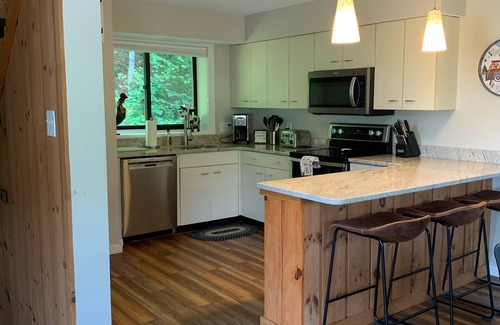 Lincoln House | Sun Soaked Mountain Views, Pool & Spa