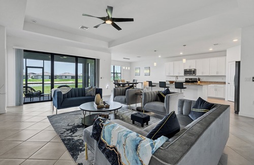 Gateway House | Sun soaked Zen Oasis with Salt Water Pool, Spa and Sunsets!