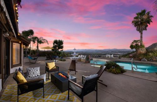 Kit Carson House | Sun&Star Studded Central Luxury with Hottub, Pool, Views