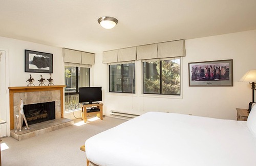 Elkhorn Hotel | Sun Valley Resort, Three Bedroom Three Beds Village Condo