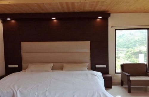 The Mall Road Hotel | Sun Village Resort By GRB