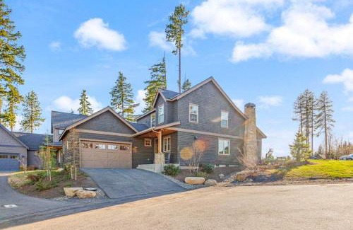 Cle Elum House | Suncadia 4 Bdrm Home with Private Hot Tub, Game room, Park view