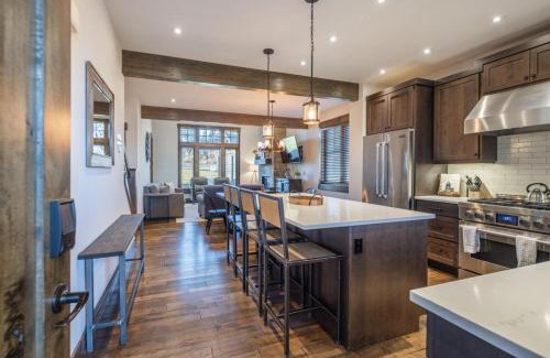 Cle Elum House | Suncadia 4 Bdrm Home with Private Hot Tub, Game room, Park view