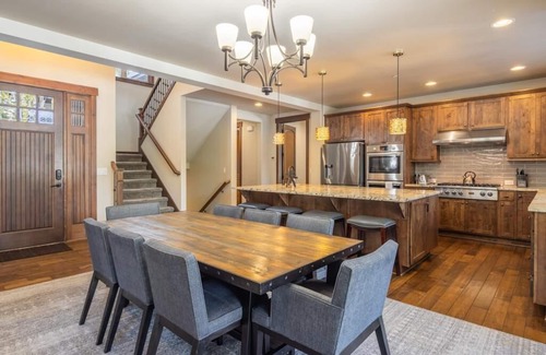 Cle Elum House | Suncadia 5 Bed Home Pool Table Golf View