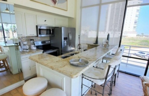 South Padre Island House | Sunchase Loft 20 ft glass view 4-min to water
