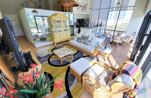 South Padre Island House | Sunchase Loft 20 ft glass view 4-min to water