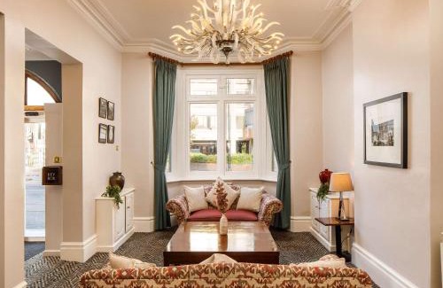 Staines Hotel | Sunday London Staines-upon-Thames Heathrow T5