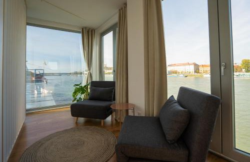 Bratislava Hotel | Sundeck botel - party boat