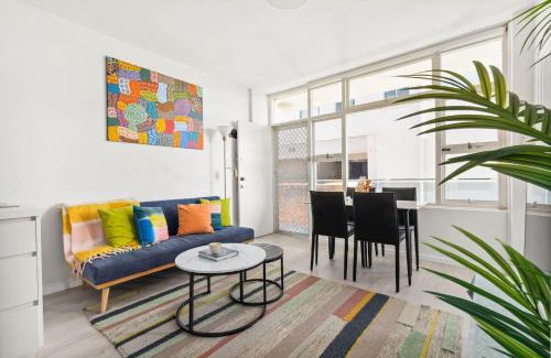 Bondi Apartment | Sundeck Surfscape - Upbeat Beachside Living in Bondi