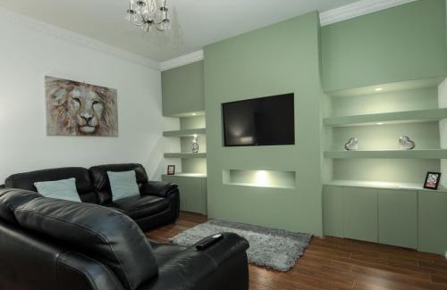 Sunderland House | Sunderland Self Catering 2 - Violet Cottage Free Parking