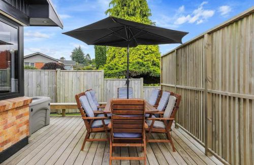 Springfield House | Sundrenched 70's