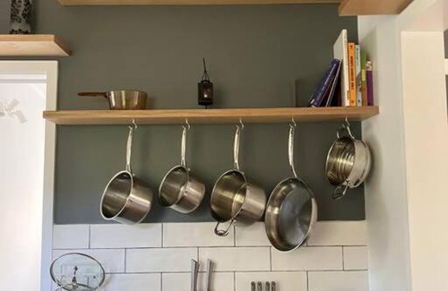 Wentworth Falls House | Sunflower House, a cozy cabin at Lake Wentworth