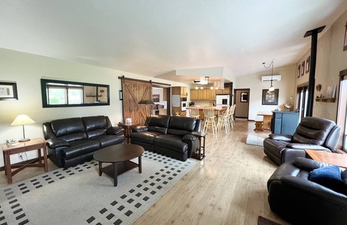 Sunland Estates House | Sunland Estates Home - Columbia River Views - Minutes to the Gorge Amphitheater!