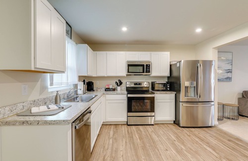 Milford House | Sunlit Milford Townhome < 2 Mi to Riverwalk!