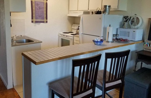 Queens Apartment | Sunny 2 Bedroom with terrace near Bayside Train Station 21 mins from Manhattan