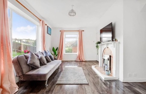 Brighton House | Sunny 3 Bedroom House in Vibrant Brighton