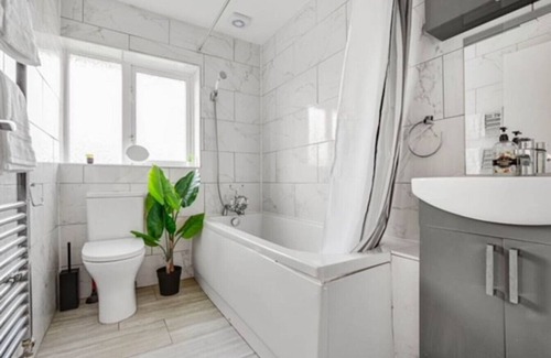 Brighton House | Sunny 3 Bedroom House in Vibrant Brighton