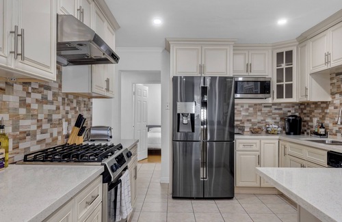 Midway City House | Sunny 3BR Cali Comfort Stay