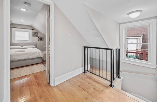 Winter Hill Apartment | Sunny 4BD 2BTH Apt in Somerville