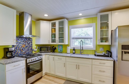 Apalachicola Cottage | Sunny Apalachicola Vacation Rental with Deck!