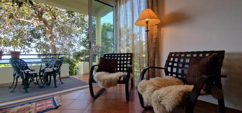 Arco da Calheta Apartment | Sunny Arco Retreat