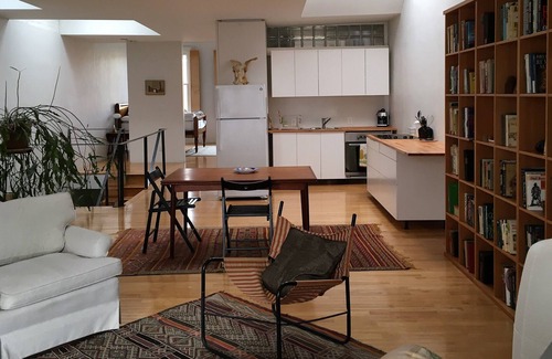 Bolton Hill Apartment | Sunny art-filled apartment in historic Bolton Hill, Baltimore
