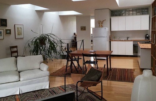 Bolton Hill Apartment | Sunny art-filled apartment in historic Bolton Hill, Baltimore