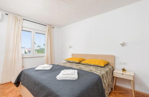 Veruda Apartment | Sunny Aura Beach Apartment - travel & work - with parking