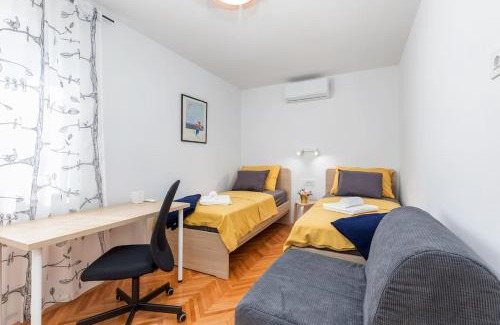 Veruda Apartment | Sunny Aura Beach Apartment - travel & work - with parking