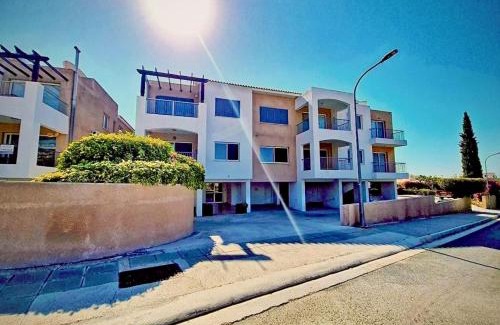 Peyia Town Apartment | Sunny Bliss