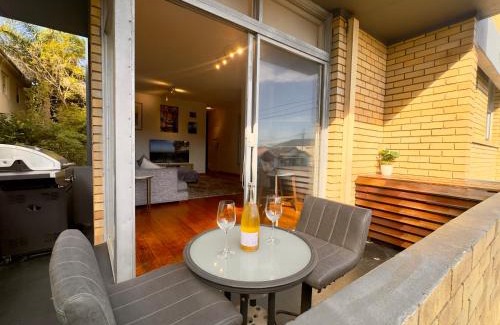 Bondi Apartment | Sunny Bondi Retreat: Beach & Culture Unite!