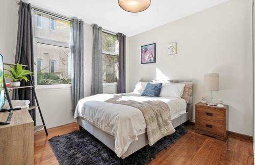 Bondi Apartment | Sunny Bondi Retreat: Beach & Culture Unite!