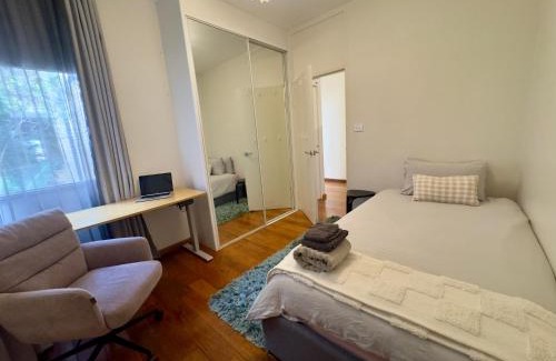 Bondi Apartment | Sunny Bondi Retreat: Beach & Culture Unite!
