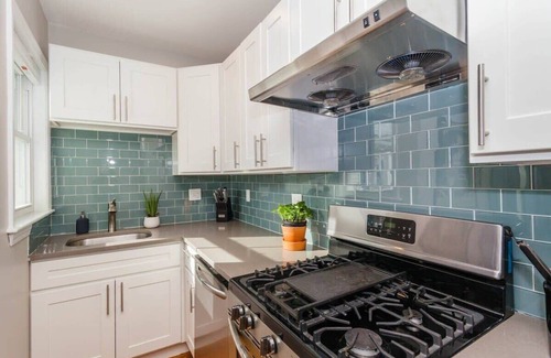 Dorchester House | Sunny & Bright Home | near T
