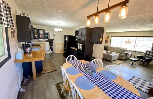 Arkansaw Cottage | Sunny Brook Cottage with Amazing Views