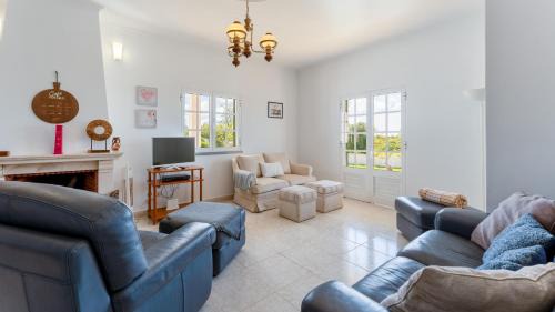 Santo Estevao House | Sunny & Calm 4 BDR House W/Pool by Lovelystay