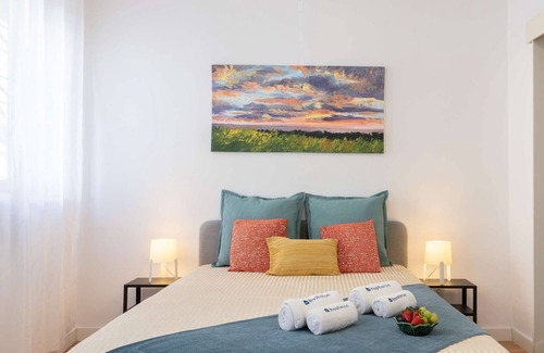 Paranhos House | Sunny Calm Room | Shared House
