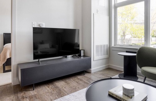 Cambridgeport Apartment | Sunny Cambridgeport 1BR w/ W/D & Gym, near Boston U & MIT, by Blueground
