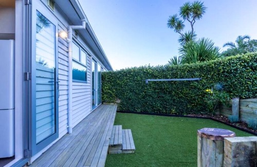 Orakei Apartment | Sunny, Character 2-Bed Home in Mission Bay