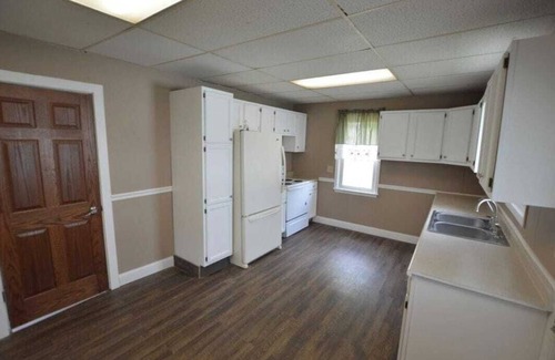 Aberdeen Cottage | Sunny Charm Cottage - Cozy 3 bedroom, centrally located in the Hub City