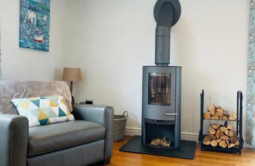 Treator House | Sunny Corner, Padstow. Spacious 3 bedrooms, 2.5 bathrooms, parking, garden.