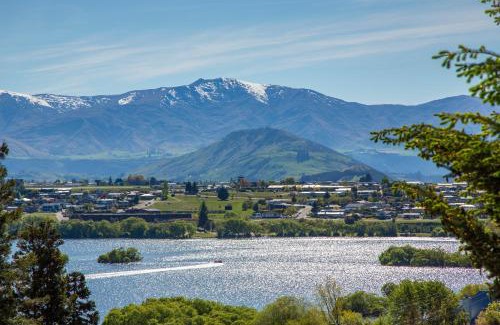 Kelvin Heights House | Sunny cottage with lake views