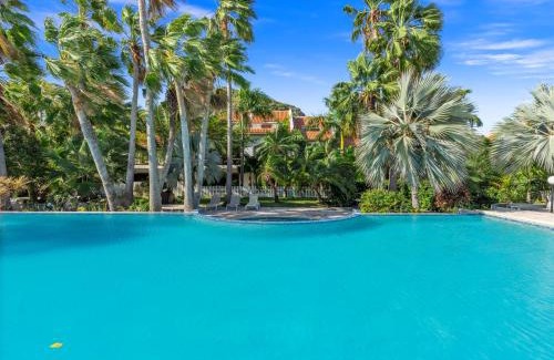 Simpson Bay House | Sunny Days at Simpson Bay Yacht Club