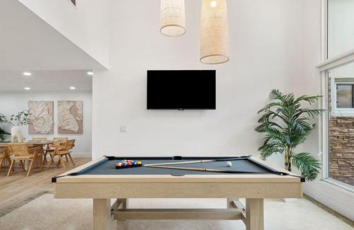 Placentia House | Sunny Daze - Heated Pool - Billiards - Games
