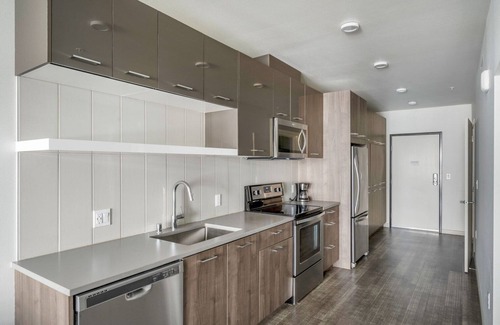 Yesler Terrace Apartment | Sunny First Hill Jr 1BR w/Gym, Roof & Lounge, nr Downtown, by Blueground