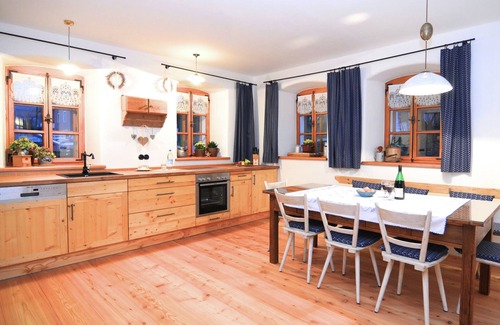 Stadlern House | Sunny holiday home near the forest