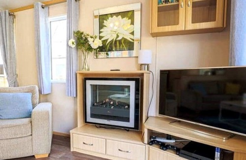 Liverton Cabin | Sunny holiday lodge in Devon - Finlake Resort & Spa