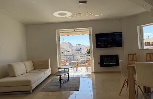 Peristeri Apartment | Sunny Home Private Jacuzzi Hydromassage, Fireplace, Acropolis & Lycabettus View, Underground Parking, 300m Metro Peristeri