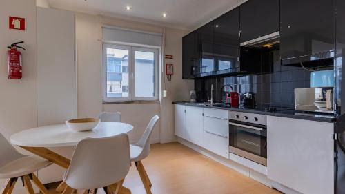Paco De Arcos Apartment | Sunny Horizon Retreat by LovelyStay