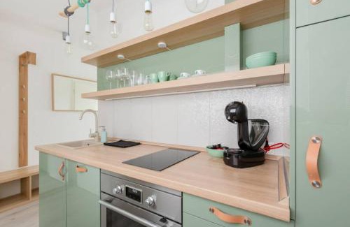 Ujlipotvaros Apartment | Sunny Hotel Home with An Unbeatable Balcony View